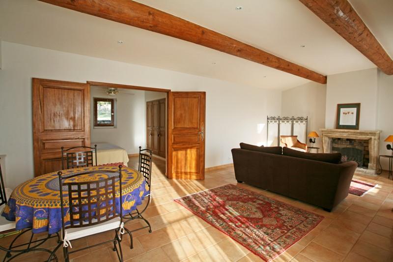 Stone-built house close to Gordes with spectacular views of the Luberon and the Vaucluse mountains
